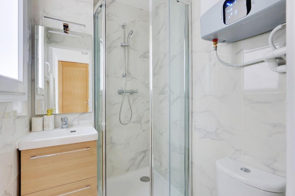 Appartement Suite Aux Portes De Paris Clichy Luaran gambar